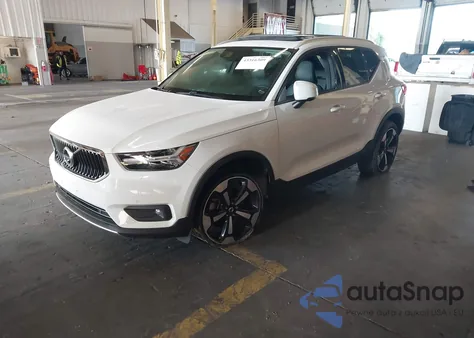 2020 Volvo Xc40 T5 Momentum z USA, uszkodzony, nr VIN YV4162UK4L2275919